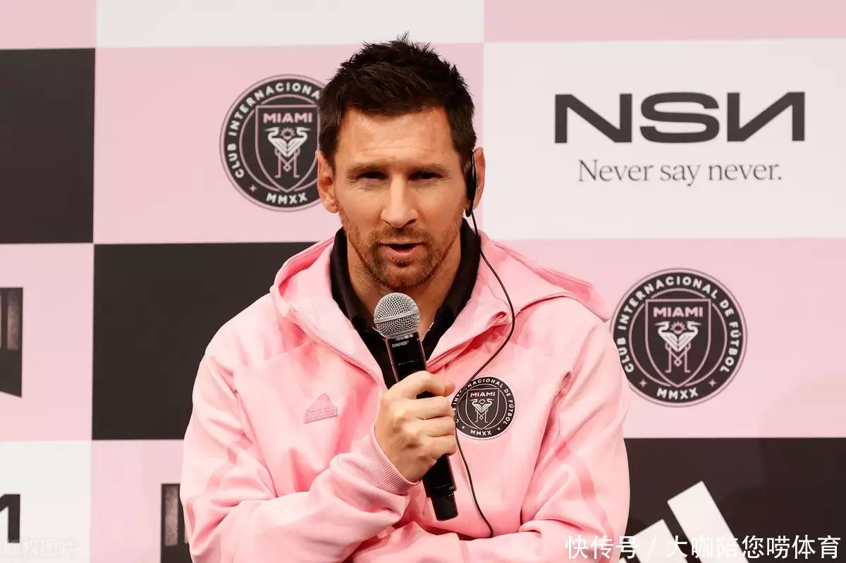 脸都不要了!官宣取消中国狐游,卡罗尔在社媒发布电视广告,秒赚1个亿曾被千万人告白“我等你长大成人”,如今她27岁长出这样,网友:辞别了(图1) 脸都不要了!官宣取消中国狐游,卡罗尔在社媒发布电视广告,秒赚1个亿曾被千万人告白“我等你长大成人”,如今她27岁长出这样,网友:辞别了(图1)