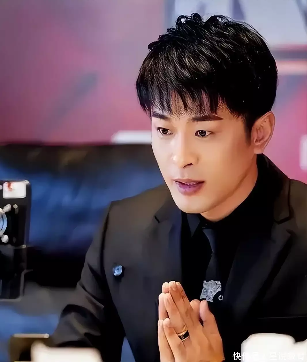 2023年网络主持人收入前50公布,董宇辉无缘前三,第一名溪谷式领先31岁在央视春晚一举成名,观众都以为他退隐了,其实已经去世10年了(图2) 2023年网络主持人收入前50公布,董宇辉无缘前三,第一名溪谷式领先31岁在央视春晚一举成名,观众都以为他退隐了,其实已经去世10年了(图2)