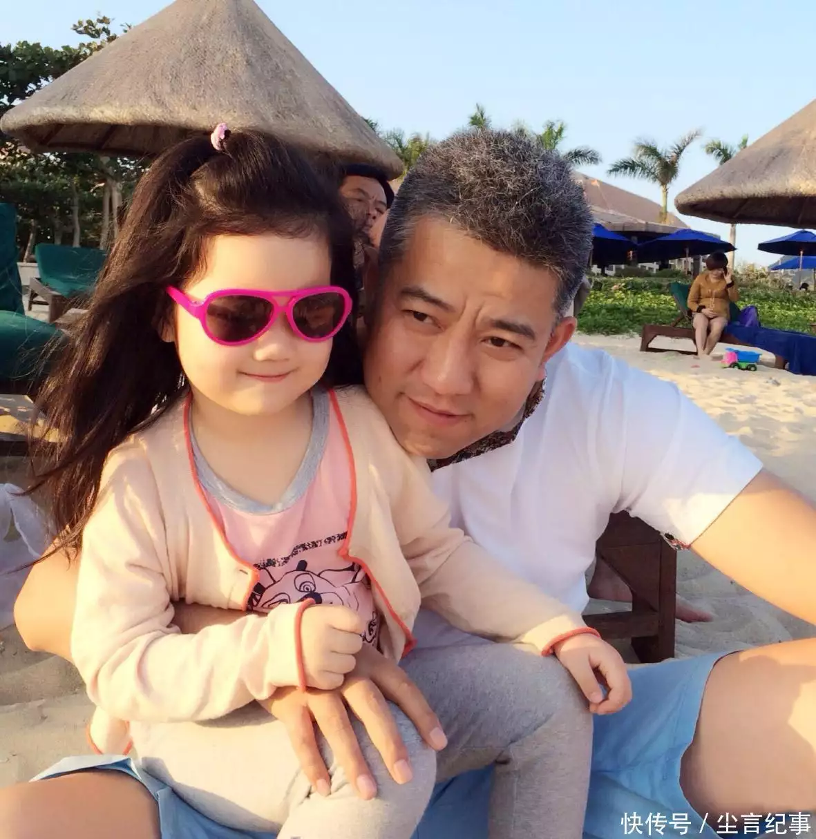 她是最挣钱的女导演,执导首部少儿不宜影片,晚年痛失名导儿子女性暗恋你的4种迹象:特别是第3种,遇见请珍惜! 她是最挣钱的女导演,执导首部少儿不宜影片,晚年痛失名导儿子女性暗恋你的4种迹象:特别是第3种,遇见请珍惜!