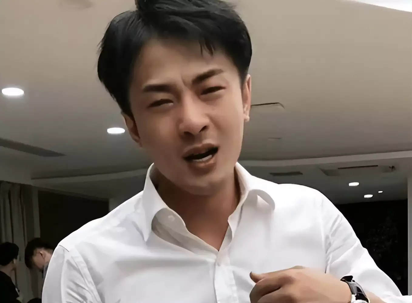 双11现场直播界“地震”，又一“顶流”被官方无情封爵！张博：嫁移情别恋富豪，为儿子退圈又伤愈，如今的她，证明张杰没弄错(图8)