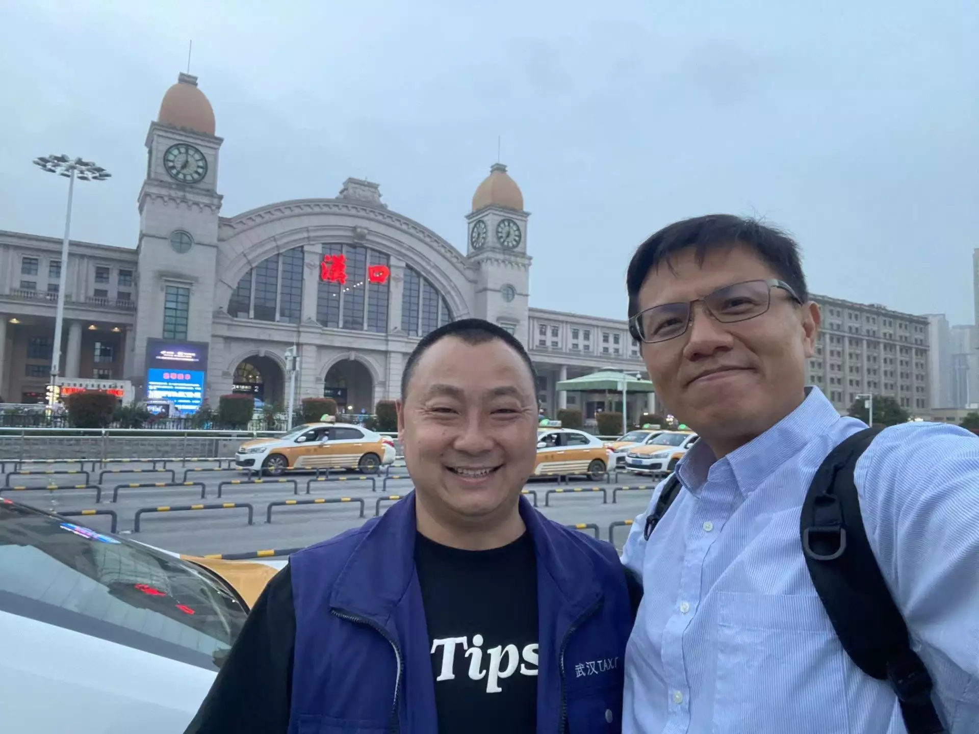 Wuhan's brother Chen Wanqing's Taiwanese customers are back： because of their thoughtful service to become friends, Wuhan uses a car to broadcast articles 