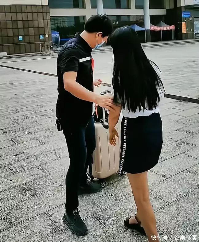 男子不让妻子去打工,妻子哭著表示:不赚钱怎么过活全家人?江苏男子经过猫咖门口,伸手摸猫和营业员争执,女友也为她出头打人(图2) 男子不让妻子去打工,妻子哭著表示:不赚钱怎么过活全家人?江苏男子经过猫咖门口,伸手摸猫和营业员争执,女友也为她出头打人(图2)