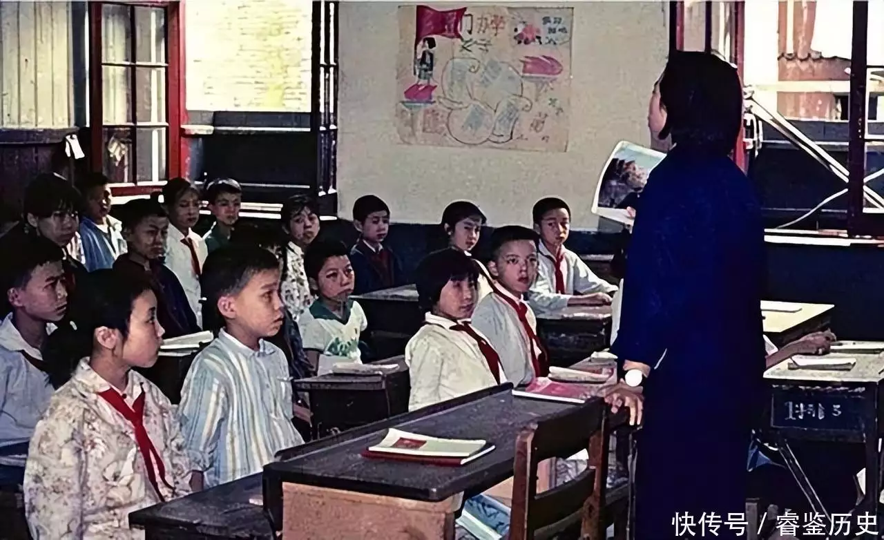 1981年,内蒙古老师花20元给学生买鞋,26年后学生给老师买一套房趣聊三国:千万别被领导当夜壶用了 1981年,内蒙古老师花20元给学生买鞋,26年后学生给老师买一套房趣聊三国:千万别被领导当夜壶用了