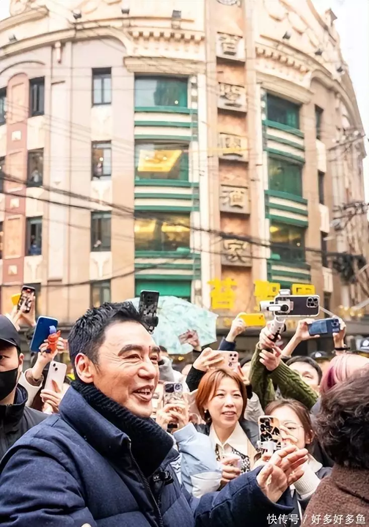 吃汤包学沪语 钟镇涛谭咏麟携温拿队友打卡黄河路菜市场里经常“造假”的8样东西，不要轻易购买，很多人都上过当-第3张图片-特色小吃