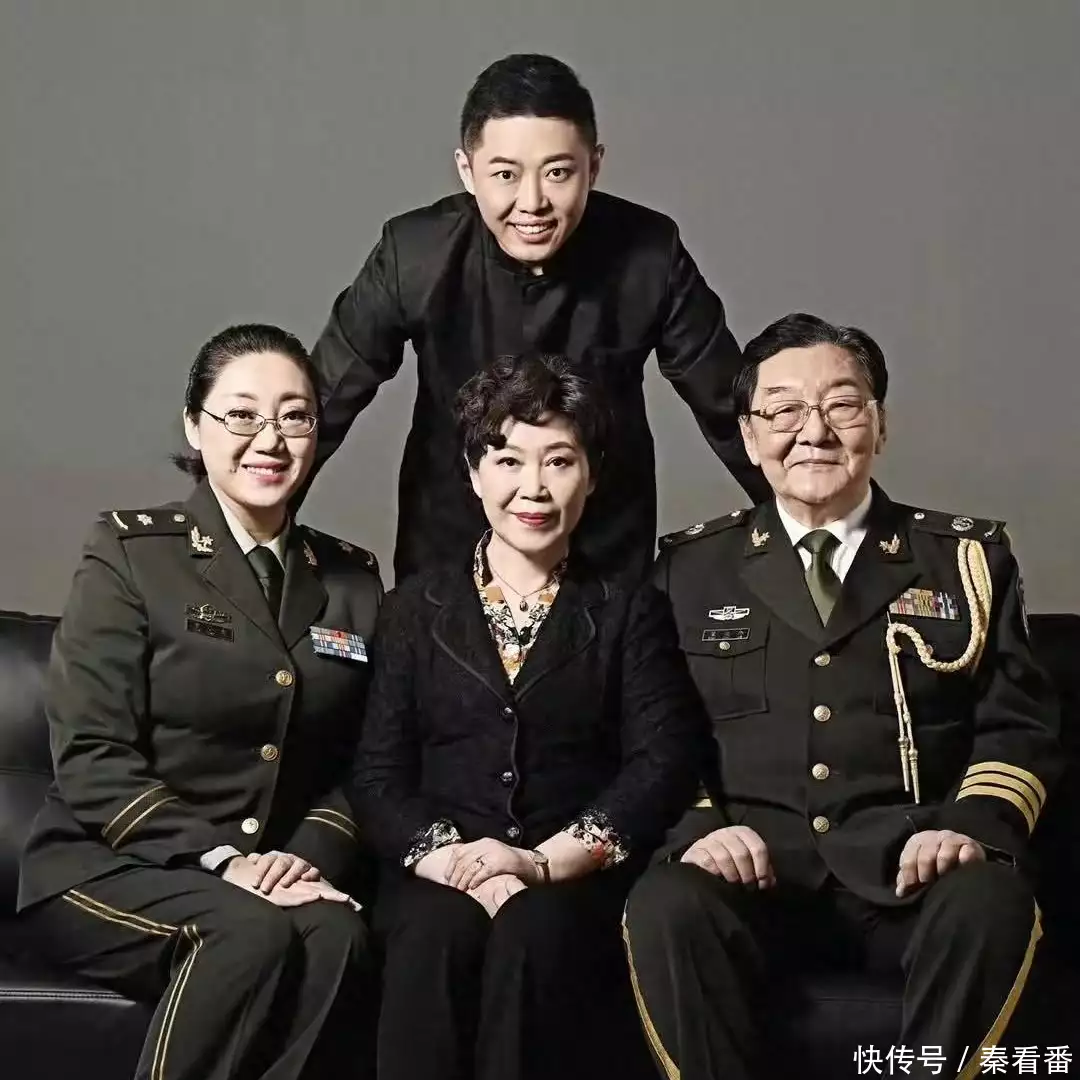 父亲是大导演,儿子是演员,女儿是编剧,一家人编导演全套阵容他是著名歌唱家,63岁抛弃结发妻子,65岁再婚娶小20岁学生引争议 父亲是大导演,儿子是演员,女儿是编剧,一家人编导演全套阵容他是著名歌唱家,63岁抛弃结发妻子,65岁再婚娶小20岁学生引争议
