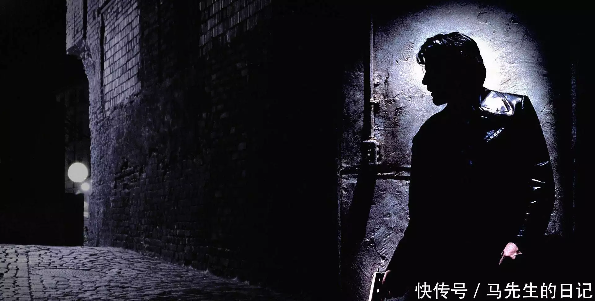 《情枭的黎明》，经典高分黑帮电影，浪漫与暴力的交织，强烈推荐《我是刑警》“黄豆大盗” 专挖地道作案，饭店内暗藏玄机