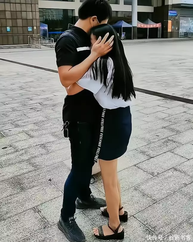 男子不让妻子去打工，妻子哭著表示：不赚钱怎么过活全家人？江苏男子经过猫咖门口，伸手摸猫和营业员争执，女友也为她出头打人