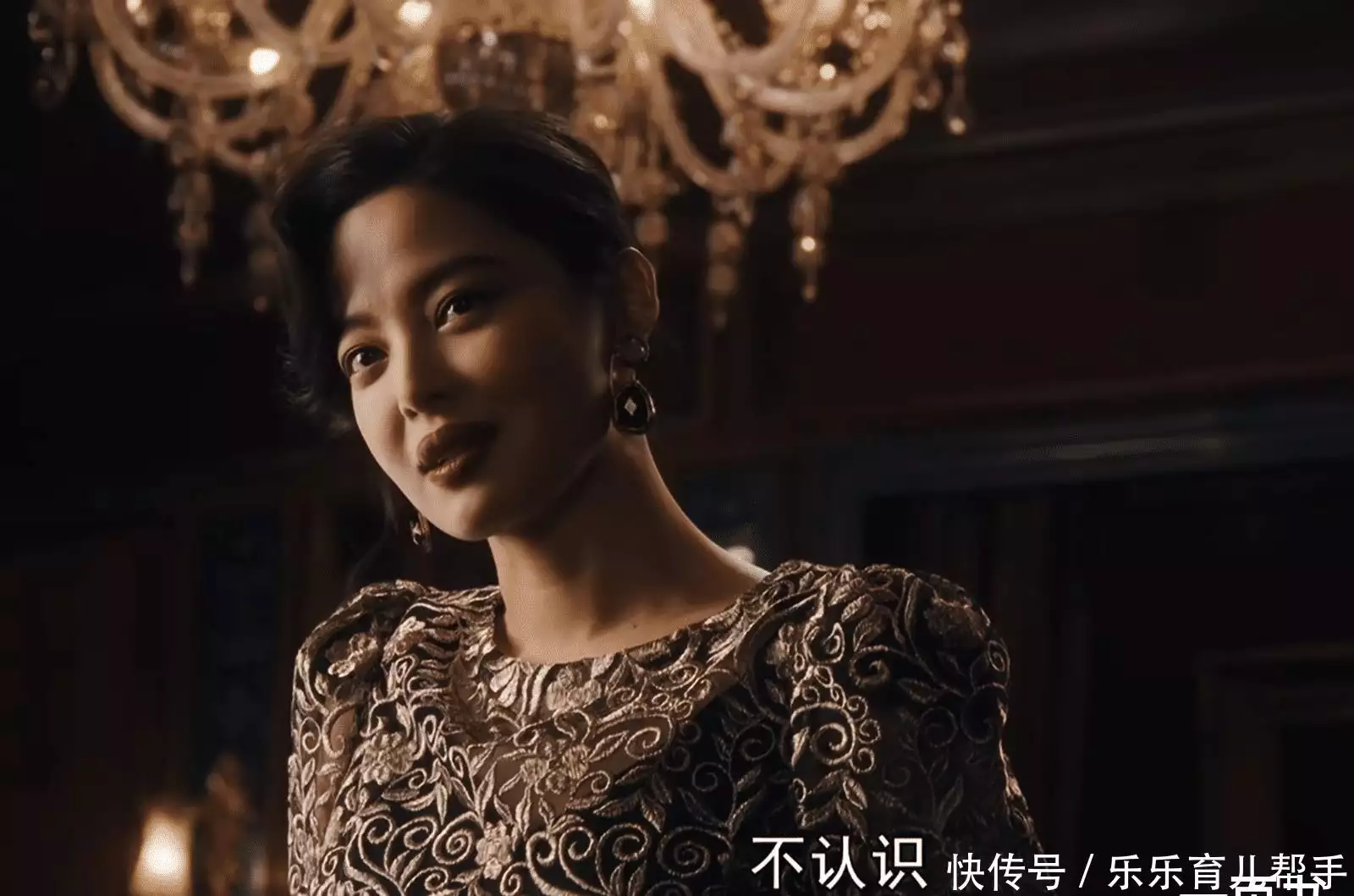 《芬芳》爷叔为何要叫玲子讨债鬼?原因出炉,宝总不选玲子是对的姚居德撞衫杨超越,相差三岁差别大,年纪小就是有优势,你更喜欢谁?(图2) 《芬芳》爷叔为何要叫玲子讨债鬼?原因出炉,宝总不选玲子是对的姚居德撞衫杨超越,相差三岁差别大,年纪小就是有优势,你更喜欢谁?(图2)