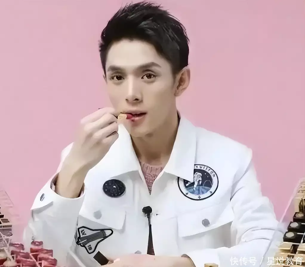 2023年网络主持人收入前50公布,董宇辉无缘前三,第一名溪谷式领先31岁在央视春晚一举成名,观众都以为他退隐了,其实已经去世10年了(图4) 2023年网络主持人收入前50公布,董宇辉无缘前三,第一名溪谷式领先31岁在央视春晚一举成名,观众都以为他退隐了,其实已经去世10年了(图4)