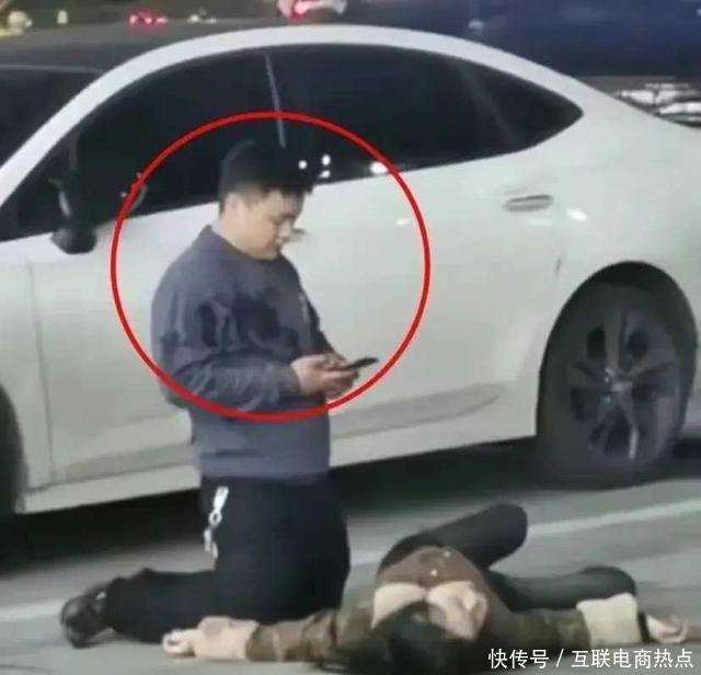 情杀？疑妻子出轨，当街捅死其情夫，知情人曝内幕！警方通报案情