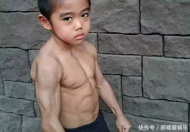 李小龙拍的电影_模仿李小龙的小孩 日本 六岁