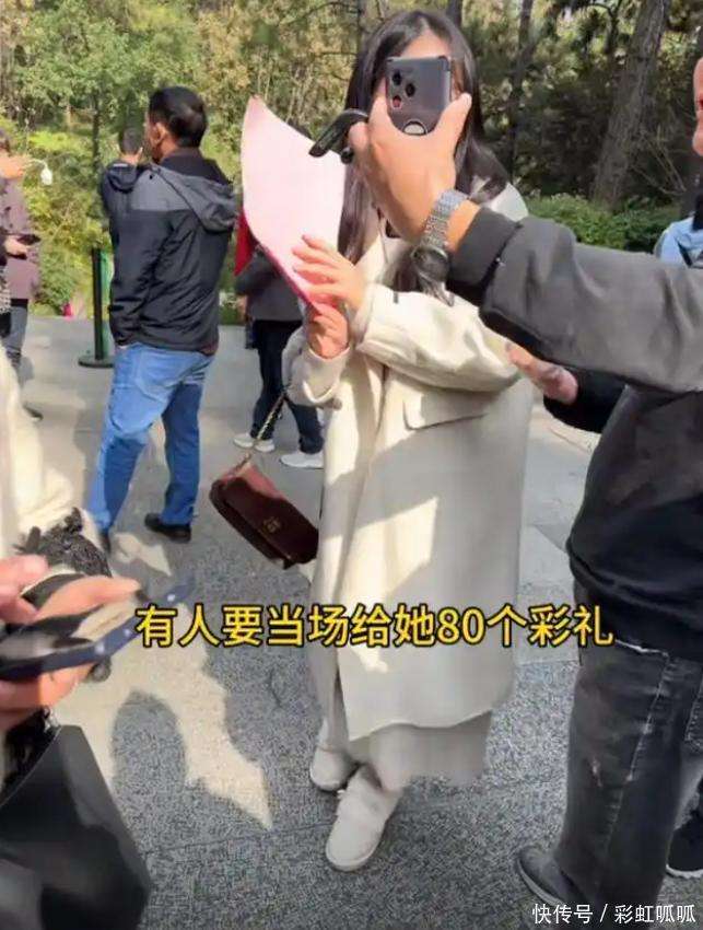 34岁女硕士相亲无人问津，大4岁的漂亮闺蜜被男生追捧：扎心了