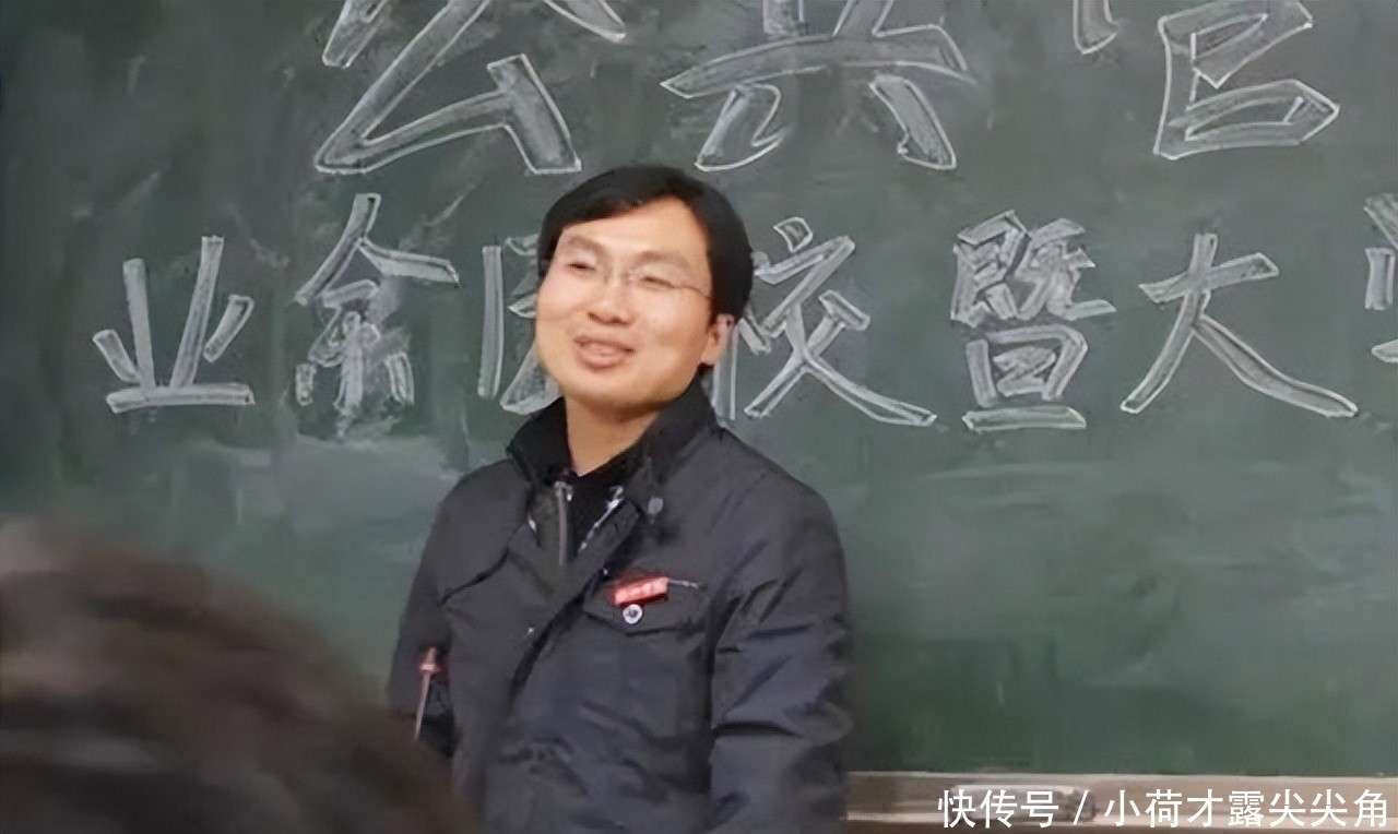 20年前，带着弃婴妹妹读大学，在学校捡破烂的河南男孩，如今咋样