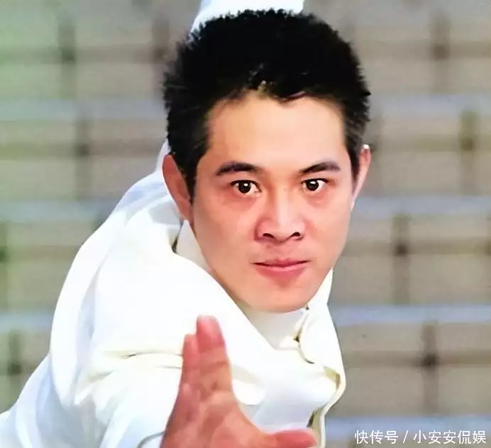 62岁李连杰近况曝光，豪宅游泳大腹便便状态佳，力破病重传闻