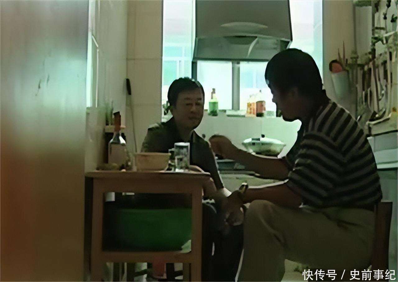 2005年河南男子寻亲多年无果，女儿放学大喊：爸有人跟你长得一样