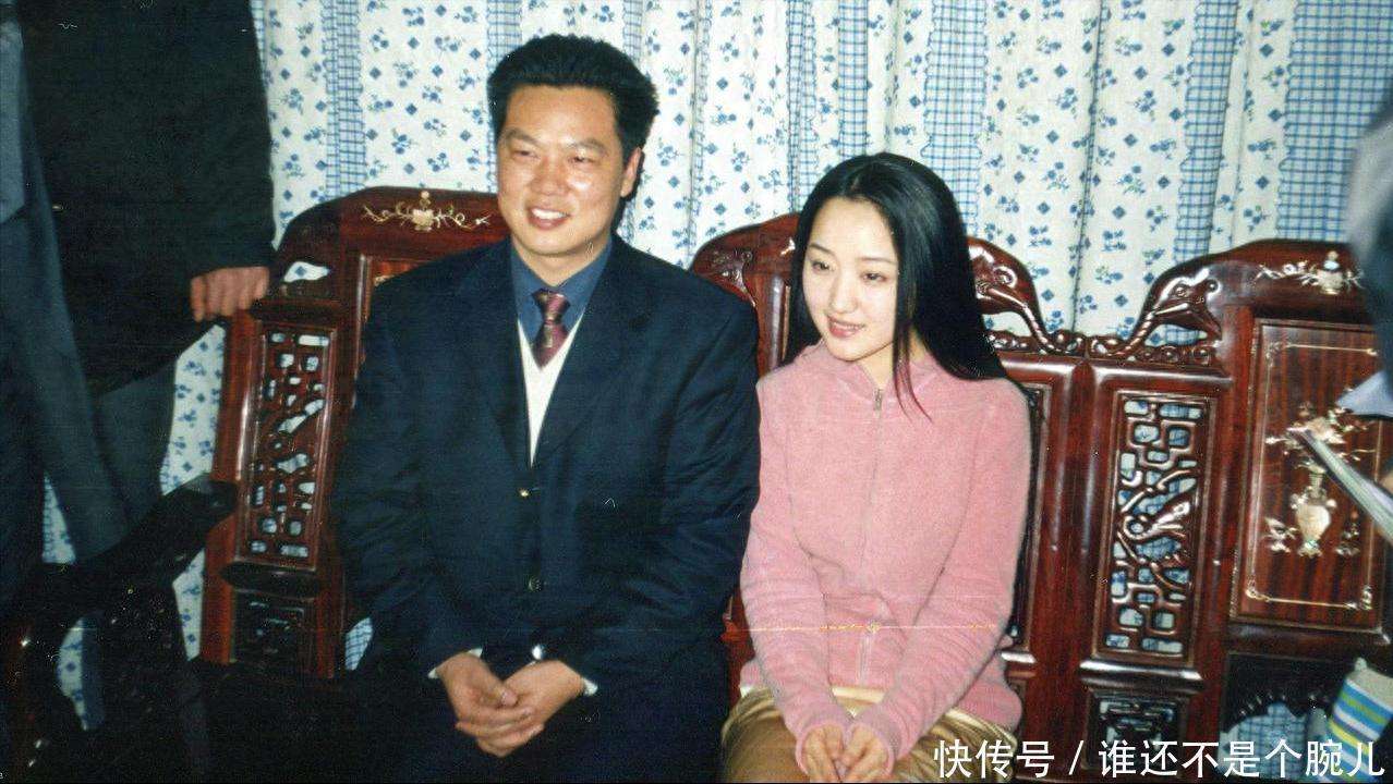 曾毁了杨钰莹的赖文峰，如今携妻子直播蹭热度，这钱挣得不烫手吗