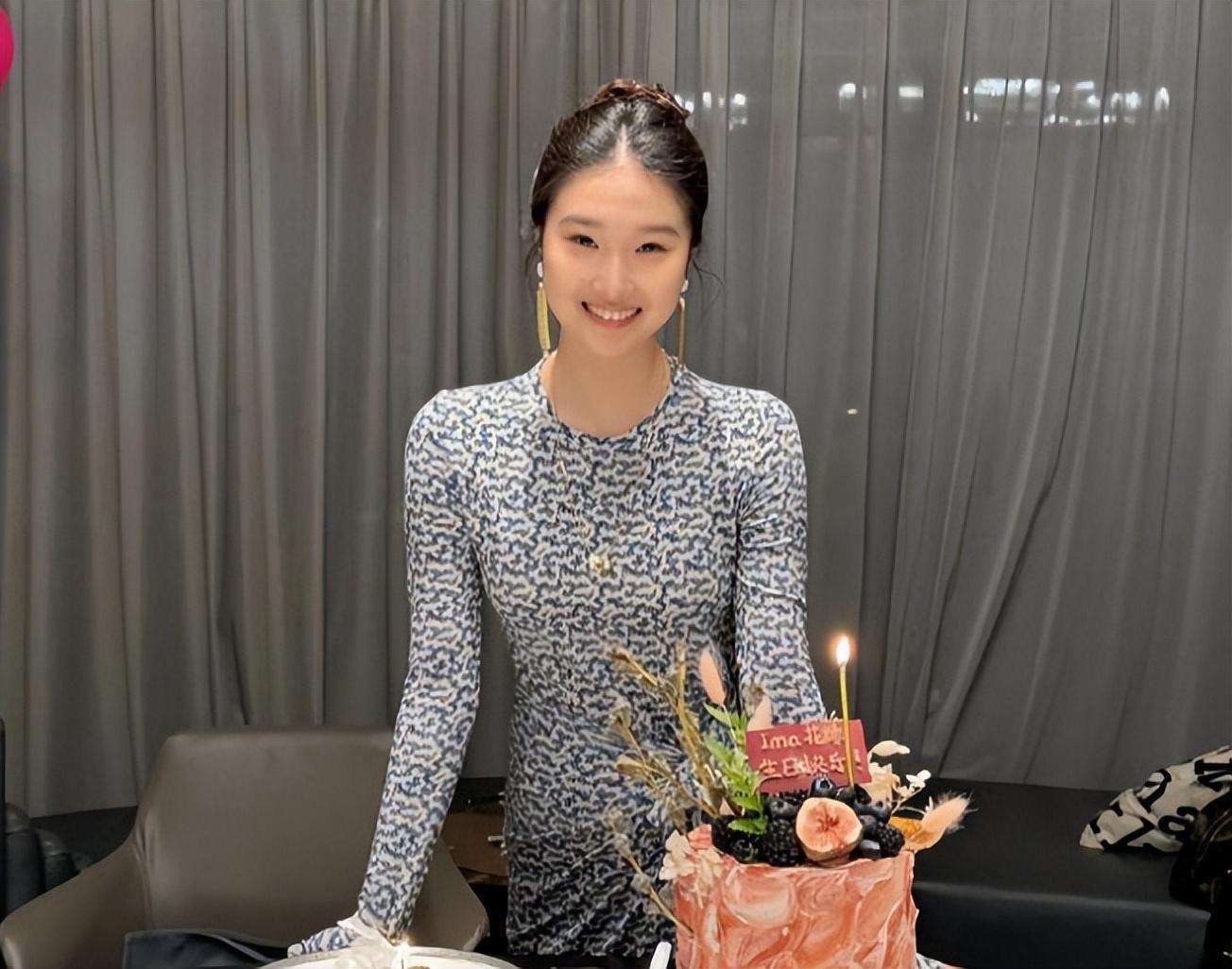 文章马伊琍的女儿“文爱马”竟16岁了，长相不仅高级还漂亮