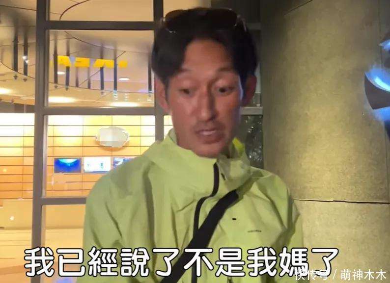 男星唐治平73岁母亲自杀案升级！儿子依旧拒绝认尸，当众下跪控诉