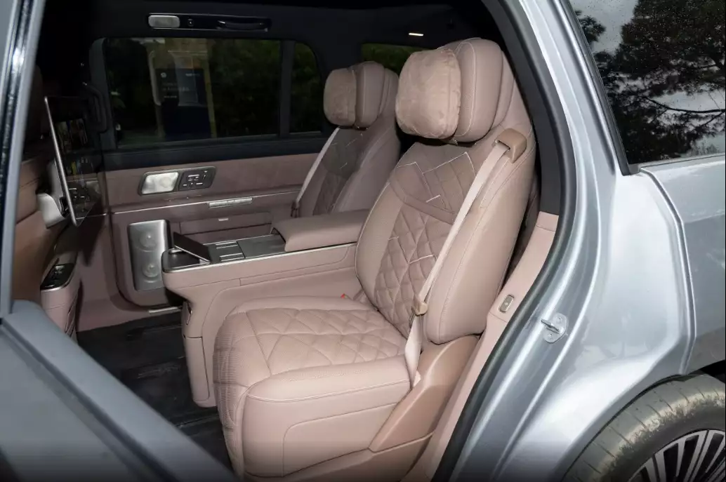 蔚来_蔚来ES9 50万预算 大型纯电SUV_蔚来ES9 六座布局 家用商务兼顾