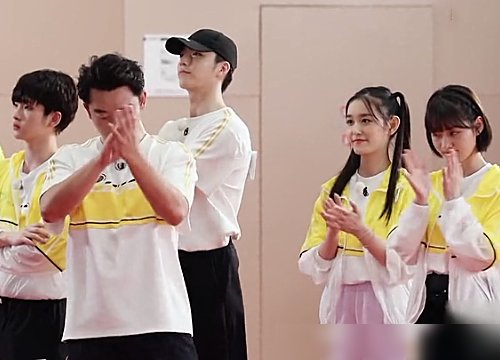  蔡徐坤|跑男设置“回忆杀”，李晨郑恺落泪，蔡徐坤郭麒麟却不一样
