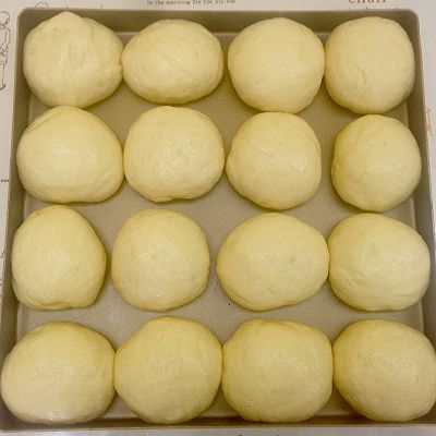 松软|淡奶油椰香肉松软面包