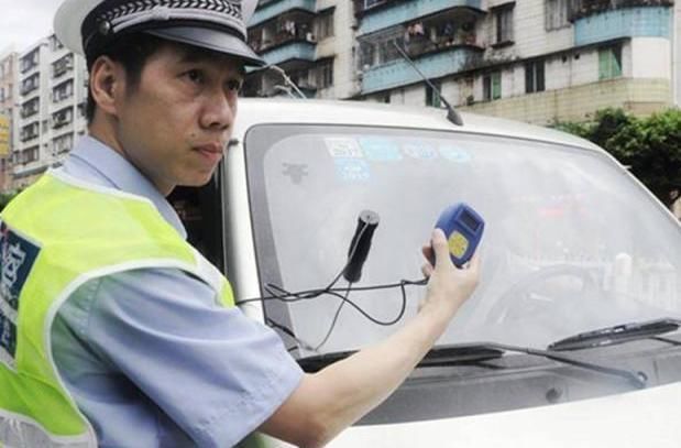  太阳膜|车上贴膜被罚200？车主：别人的车都贴了，凭啥罚我！