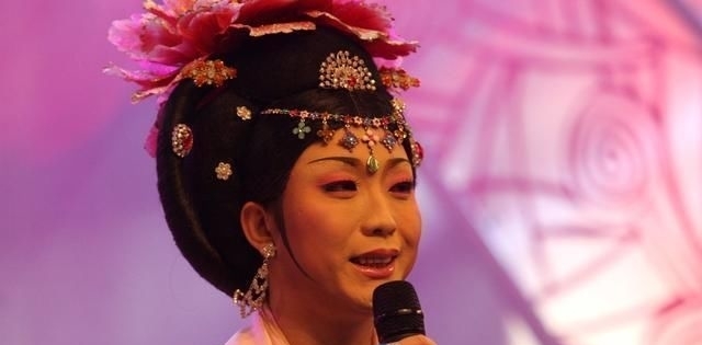 大道|草帽姐徐桂花,从《星光大道》走红后欺骗众人,如今被万人唾骂