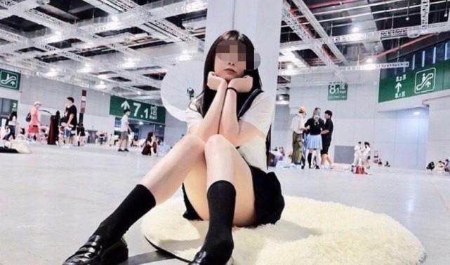  爆照|继15岁狂三被“爆照”后，吸了20万粉的JK少女被朋友爆出“黑料”