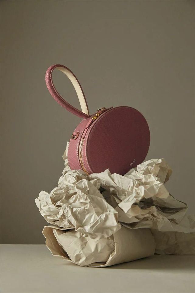  大牌|如果你有5000块，是攒钱买大牌包还是买小众品牌？