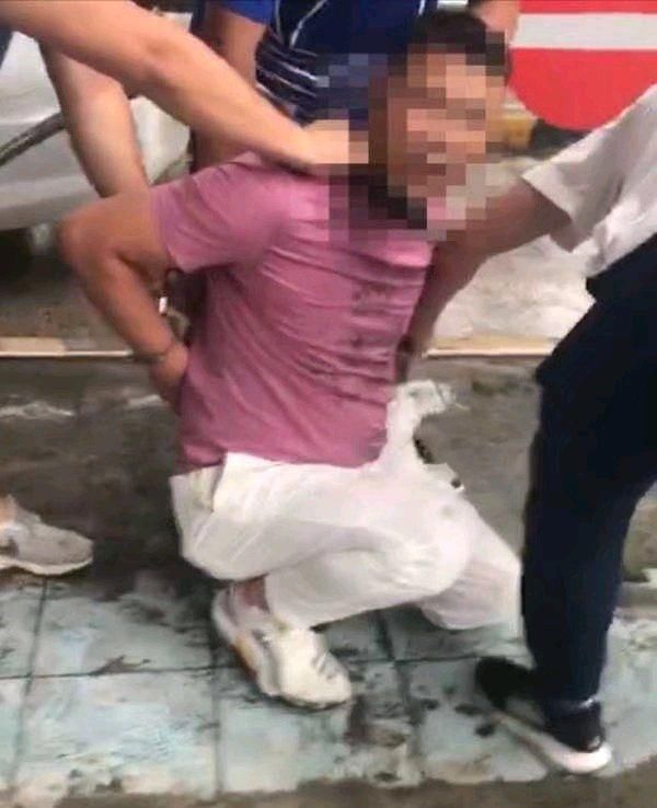  自首|逃亡21年杀人犯被抓，称晚来几年会自首，在等大儿子大学毕业