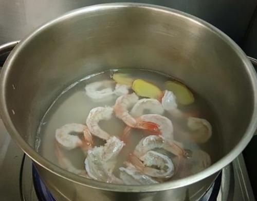  清洗干净之|七月还在做油焖大虾？不如将虾这样做，营养美味，鲜嫩可口