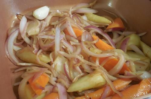  蔬菜高汤|炖排骨时，有人先焯水，有人直接炖，大厨：都不对，教你正确做法