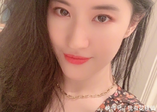 自毁|33岁刘亦菲自拍打码,镜子死角暴露真实颜值,自毁形象放飞自我