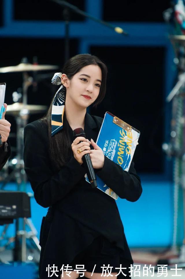  头发|别再披头散发了！初秋超火的5款编发，谁扎谁好看！