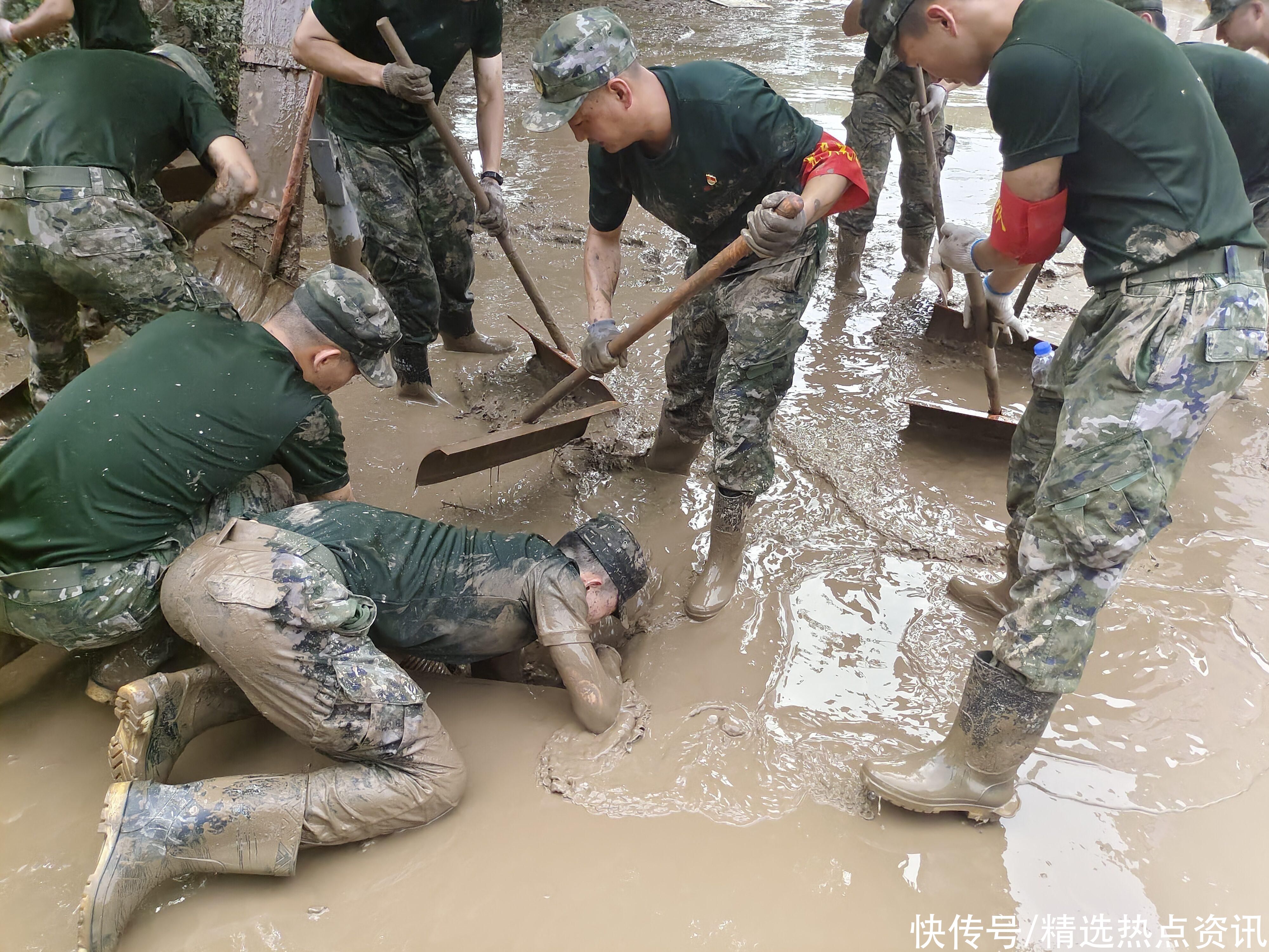 一线直击｜武警河北总队官兵持续奋战在抢险救援一线