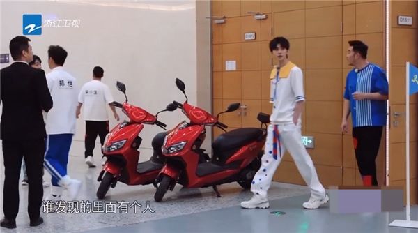  节目|《奔跑吧》电影节特辑，台铃电动车见证节目录制