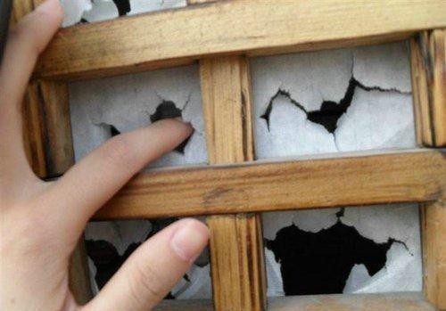 外人|中国古代根本没有玻璃，只有简单的窗户纸，如何防止被外人偷窥？