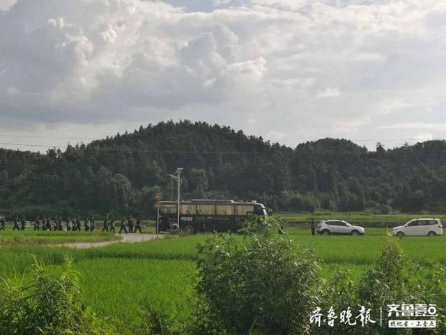  伤案|江西三死一伤案搜捕人员表示，嫌犯曾春亮已经落网