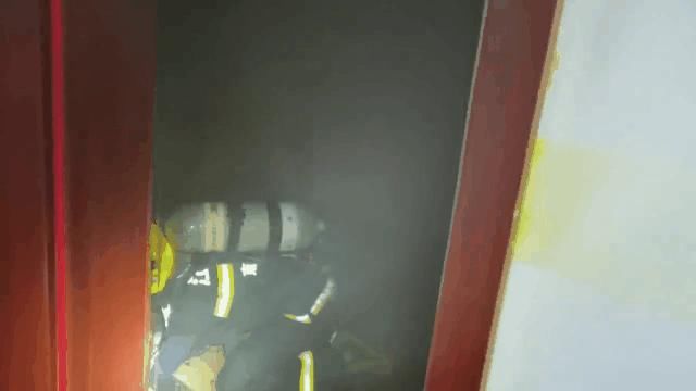  实拍|实拍！多起电瓶车室内充电引发火灾事故！太吓人了！