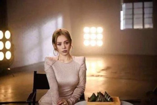 最让人|《浪姐》最让人失望的,不是金莎掉了扇子,而是全程散漫的她