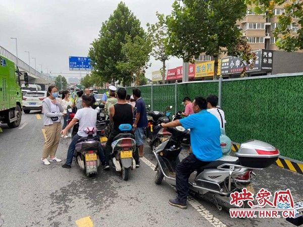 处罚|拦截处罚非机动车近100辆 郑州交警严查电动车违法上高架