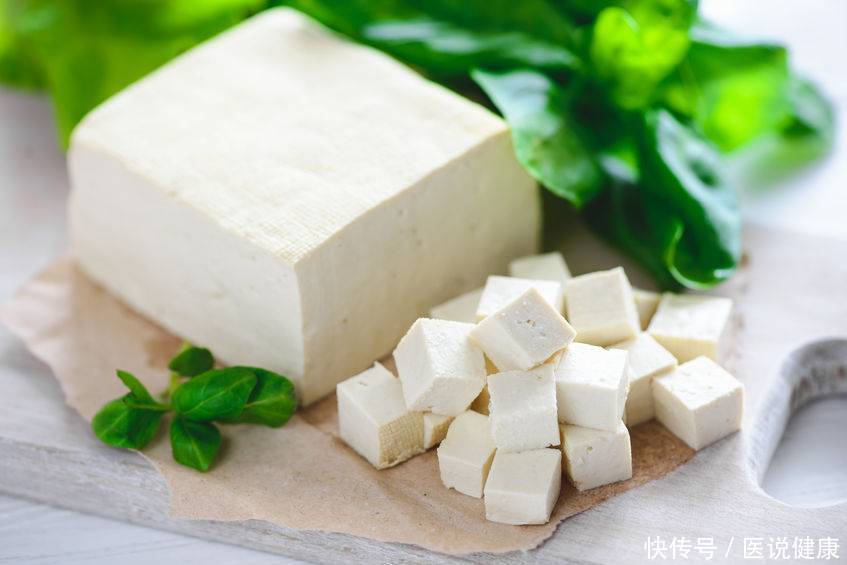 溃疡性结肠炎饮食上需要注意哪些(患有溃疡性结肠炎，饮食要少吃这4类食物，以免加重病情)