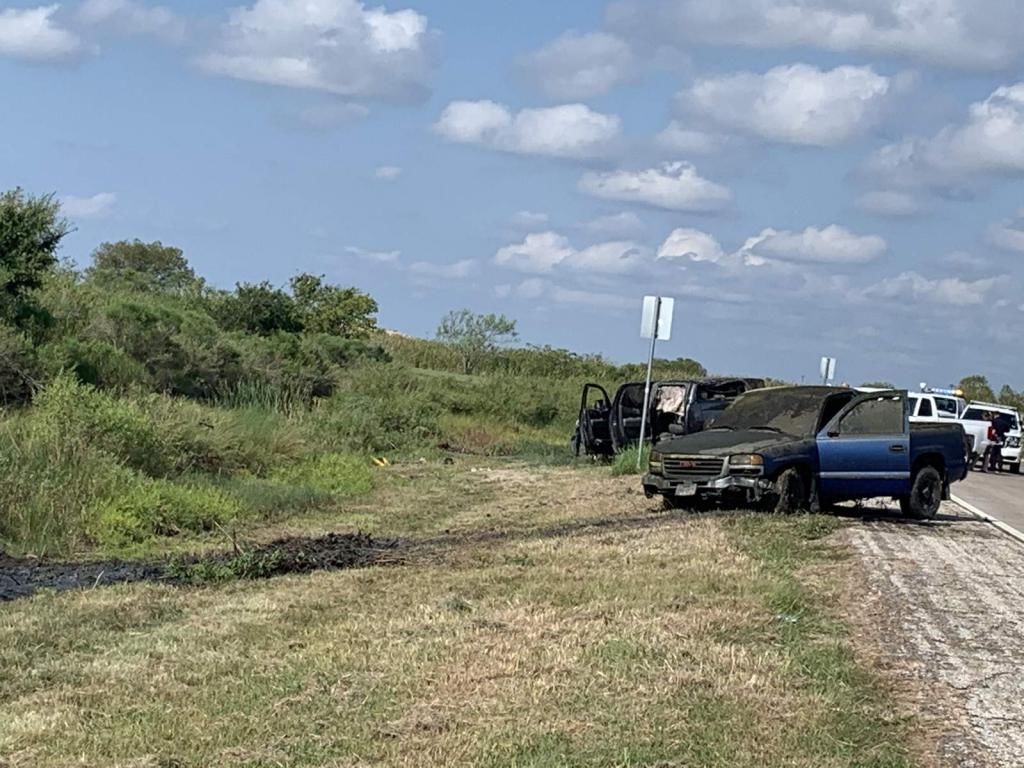  池塘|警方从池塘连续拖出两辆汽车，两个驾驶位竟各坐着一具男尸
