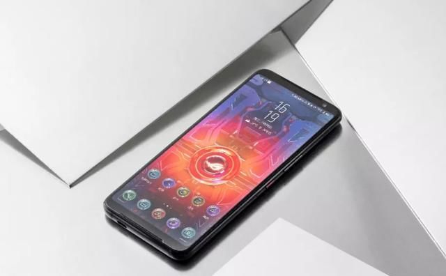  手机|重度手游玩家的“超大杯”游戏手机，ROG游戏手机3首发评测