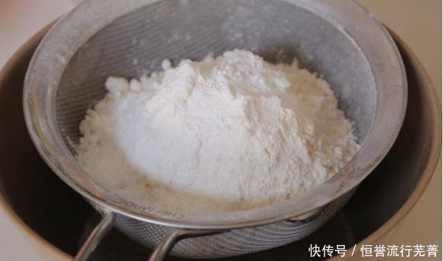 枣糕|秋季暖心糕点红糖枣糕,自己在家就能制作,软糯美味,幸福感倍增