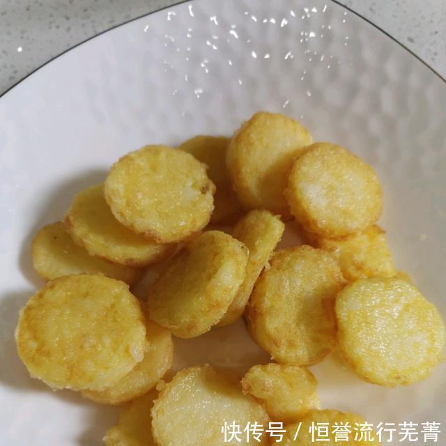 豆腐|脆脆的香芹,软糯的豆腐,不相干的两种食物,组合出不一样的美味