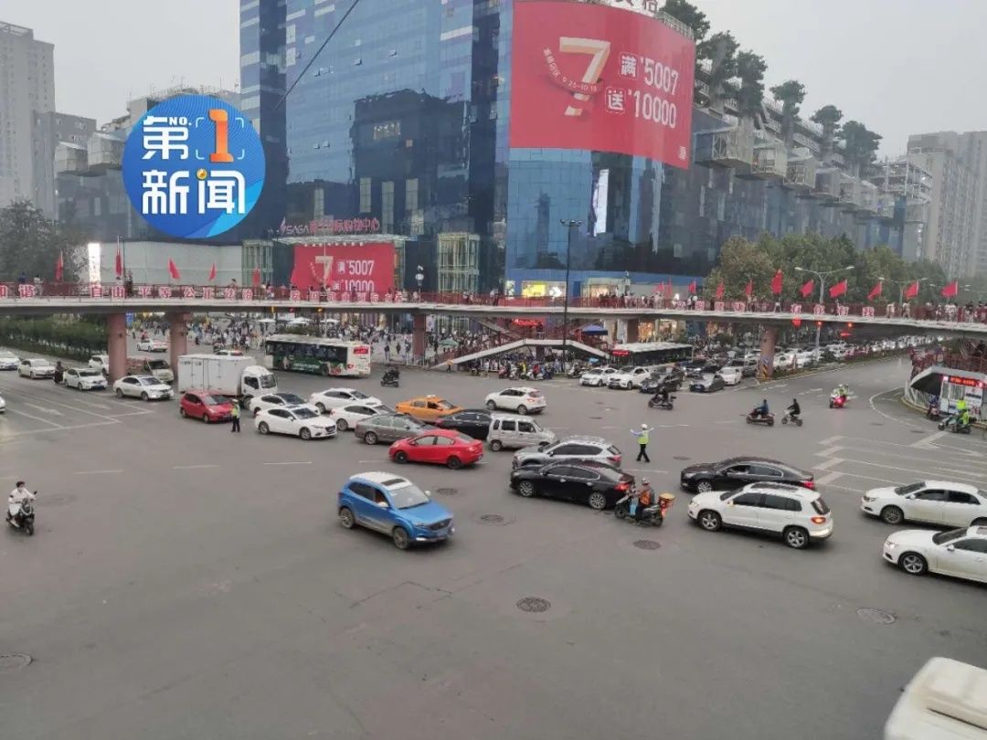 小寨|此刻，西安小寨“空了”，人都在这里！超长假期，真！的！来！了