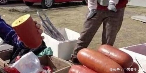 走近|大爷摆摊卖它,远看以为是香肠,走近一瞧乐坏了,我果断买了3根