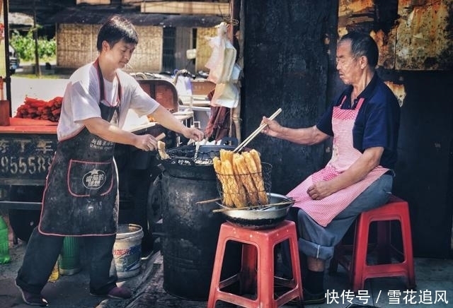 炸油条|炸油条,用泡打粉,用小苏打,都不对!这才是炸油条的正确做法