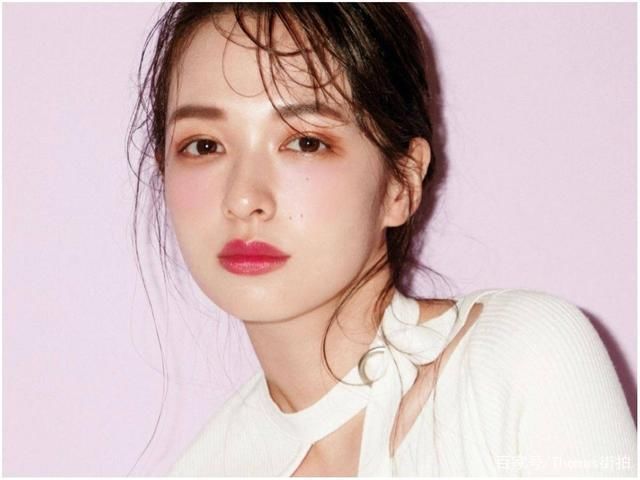 封为|她有17岁少女慵懒和纯净气质,为彩妆而生的脸,被封为人形种草机